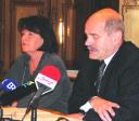 „Der Oberbürgermeister wusste von der Pressemitteilung”, sagt Elisabeth Knott (hier bei der Pressekonferenz zum Daut-Rausschmiss).